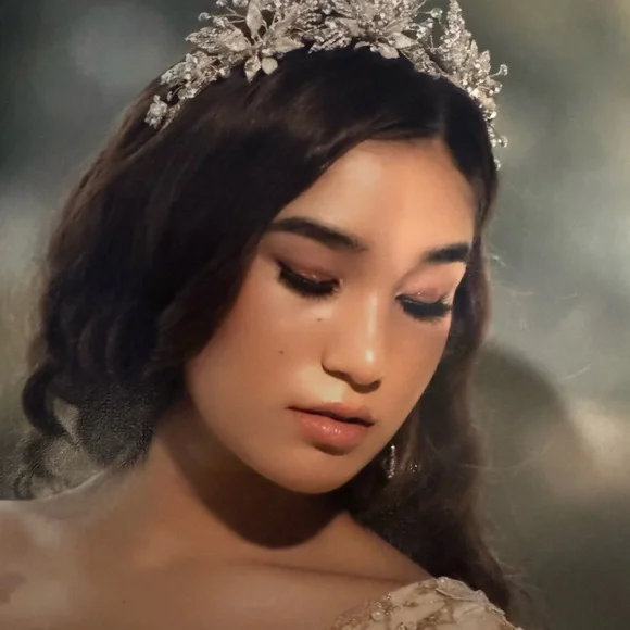 Elegant Gold Floral Headband - Picture 5 of 5